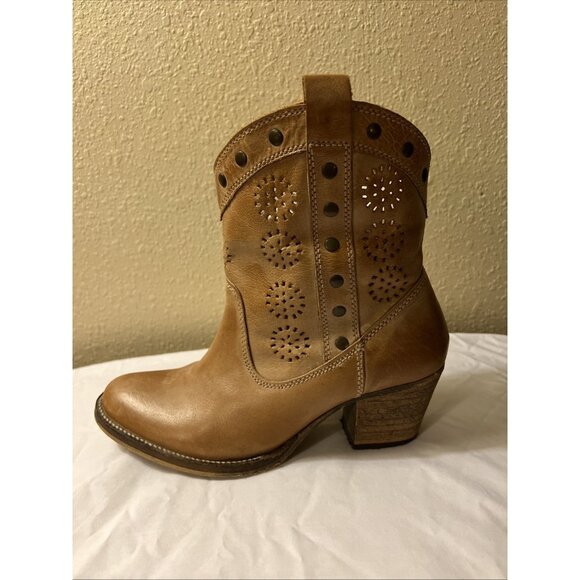 dingo Shoes - VTG Dingo Brown Studded Heeled Western Cowgirl Boots Size 8 Women’s